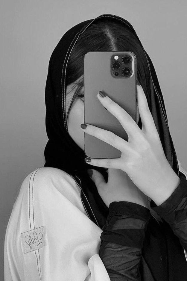 aesthetic hidden face girl pic black and white