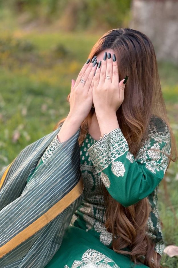 hide face girl dp