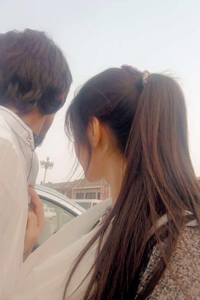 instagram couple hidden face pic