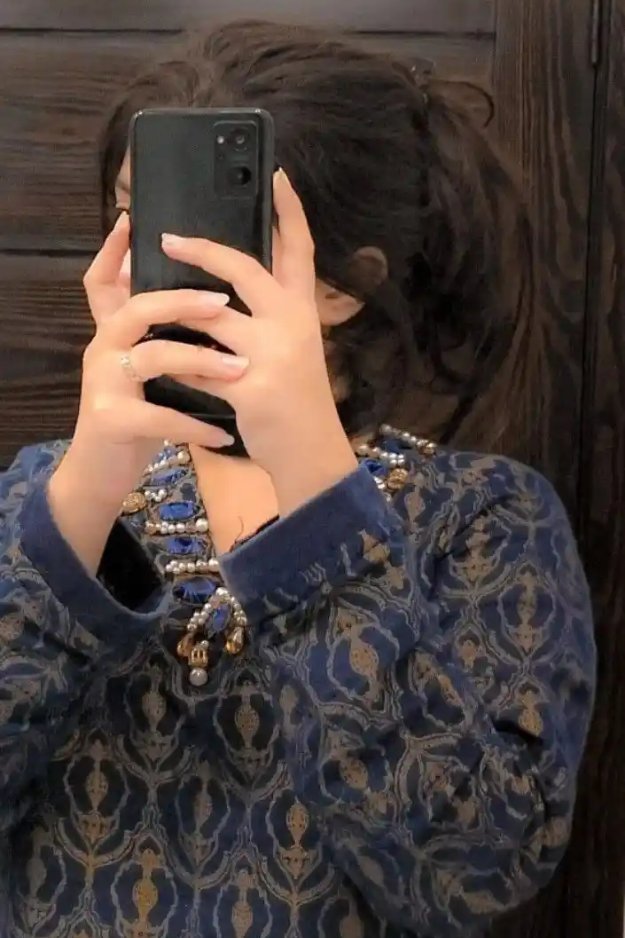 instagram profile hidden face mirror selfie