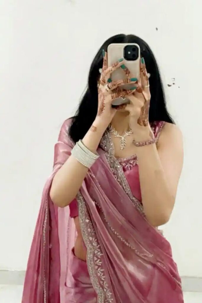 snapchat hidden face mirror selfie in saree