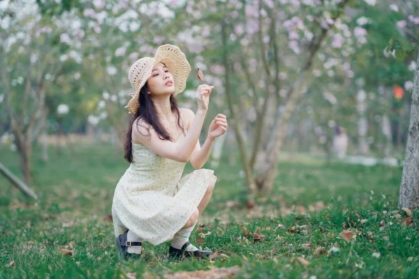 alone but happy girl dp