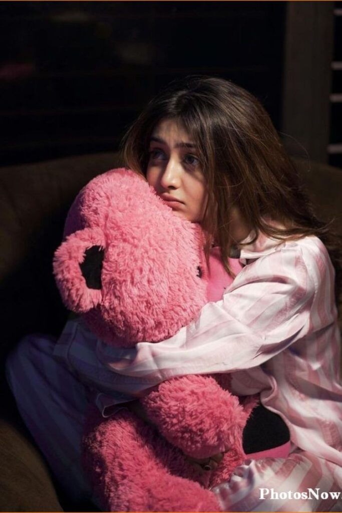cute instagram alone girl dp