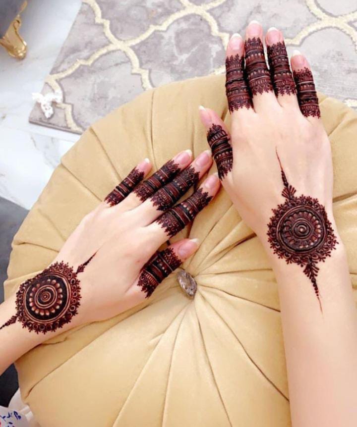mehndi design finger tips