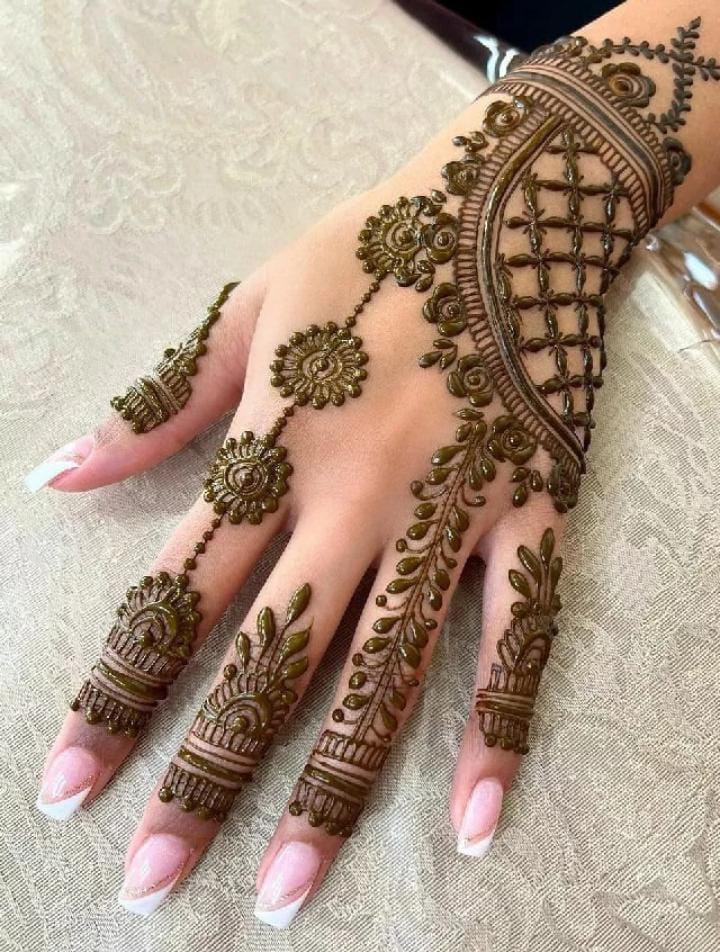 ring finger mehndi design simple