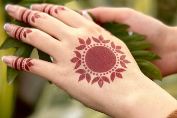 stylish pakistani mehndi design