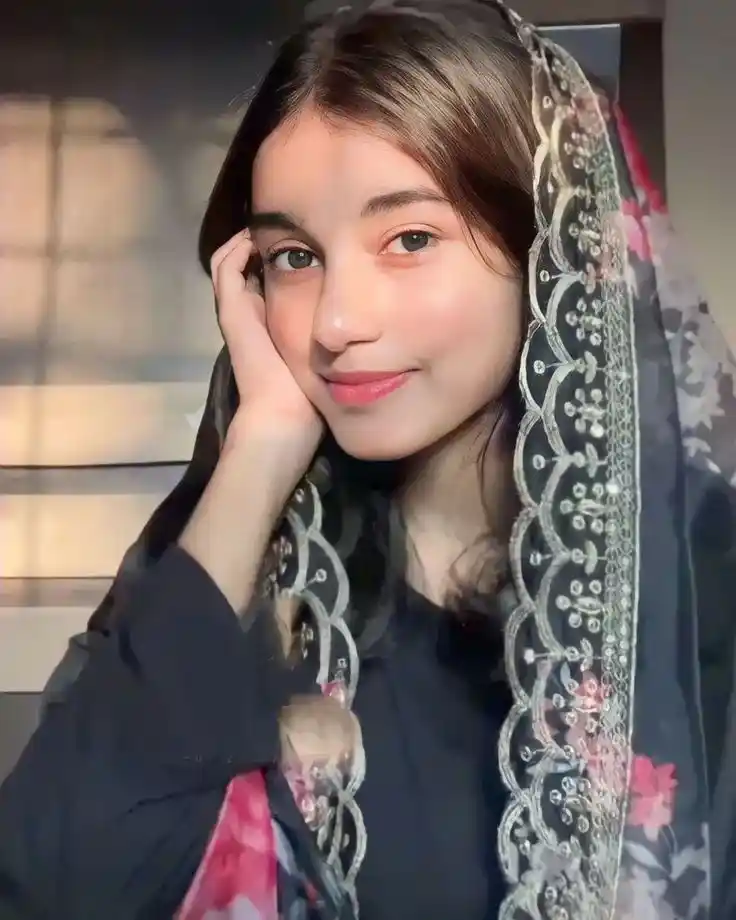 beautiful cute simple girl pic