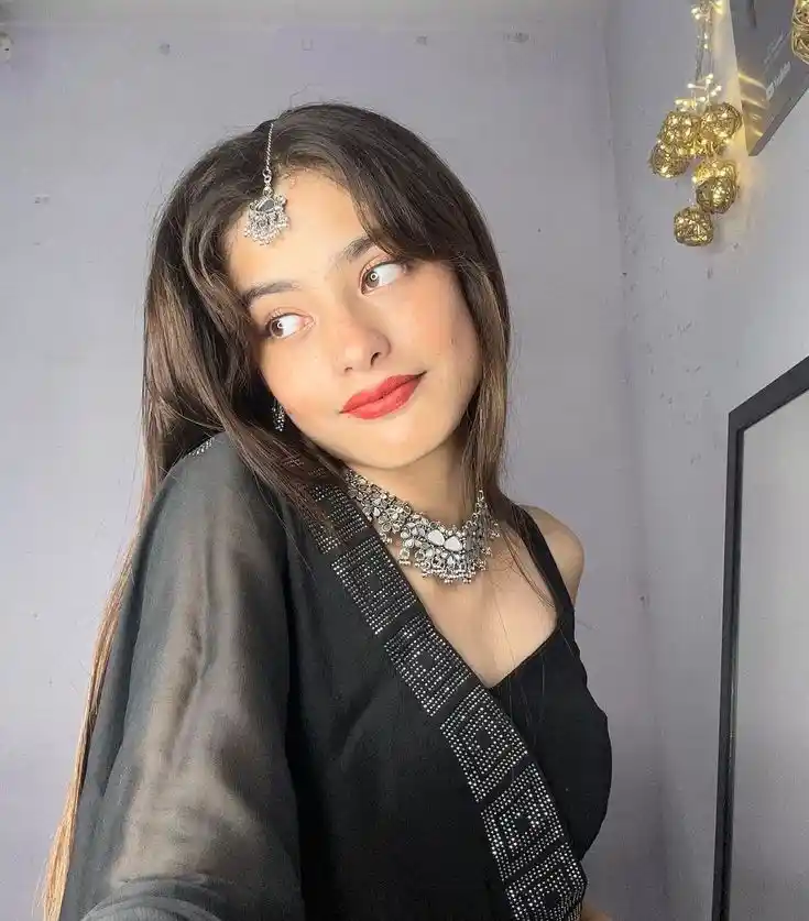 cute girl dp instagram whatsapp