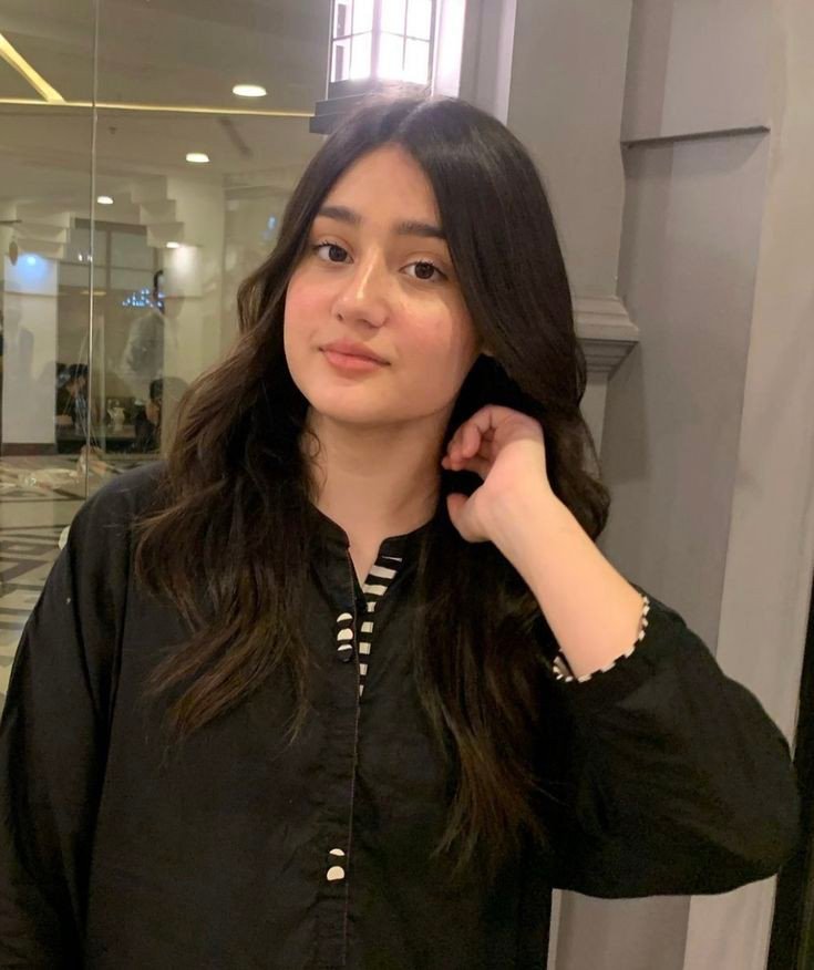 cute whatsapp dp girl