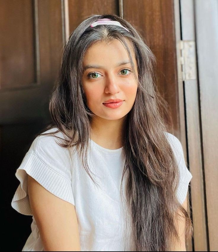 cute whatsapp dp girl