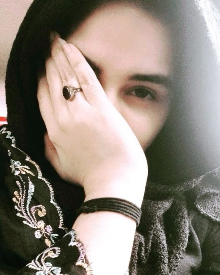 stylish girl pic with hidden face